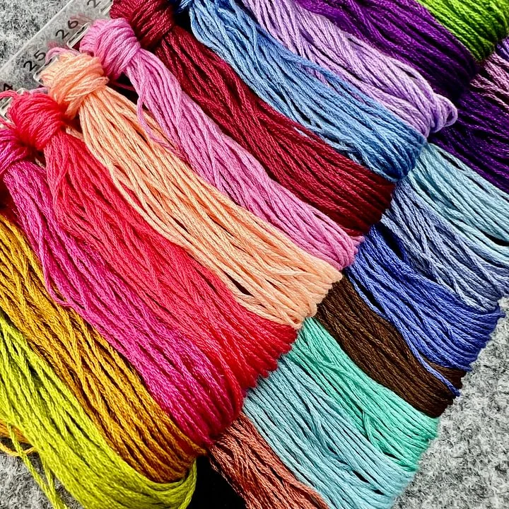 [ZZ8369-Schreibtisch unter den – Cotton Embroidery Thread Skeins Bewertung und Preis